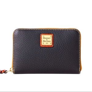 NWT! Dooney & Bourke pebble grain Med wallet